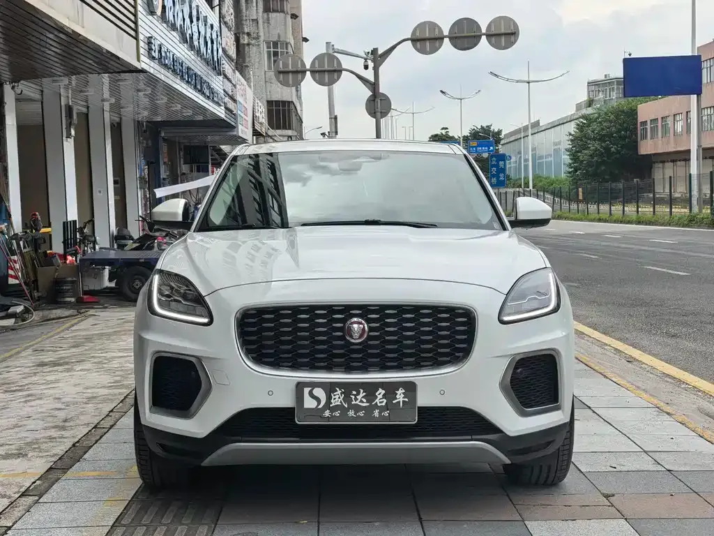Jaguar E-PACE — фото 2