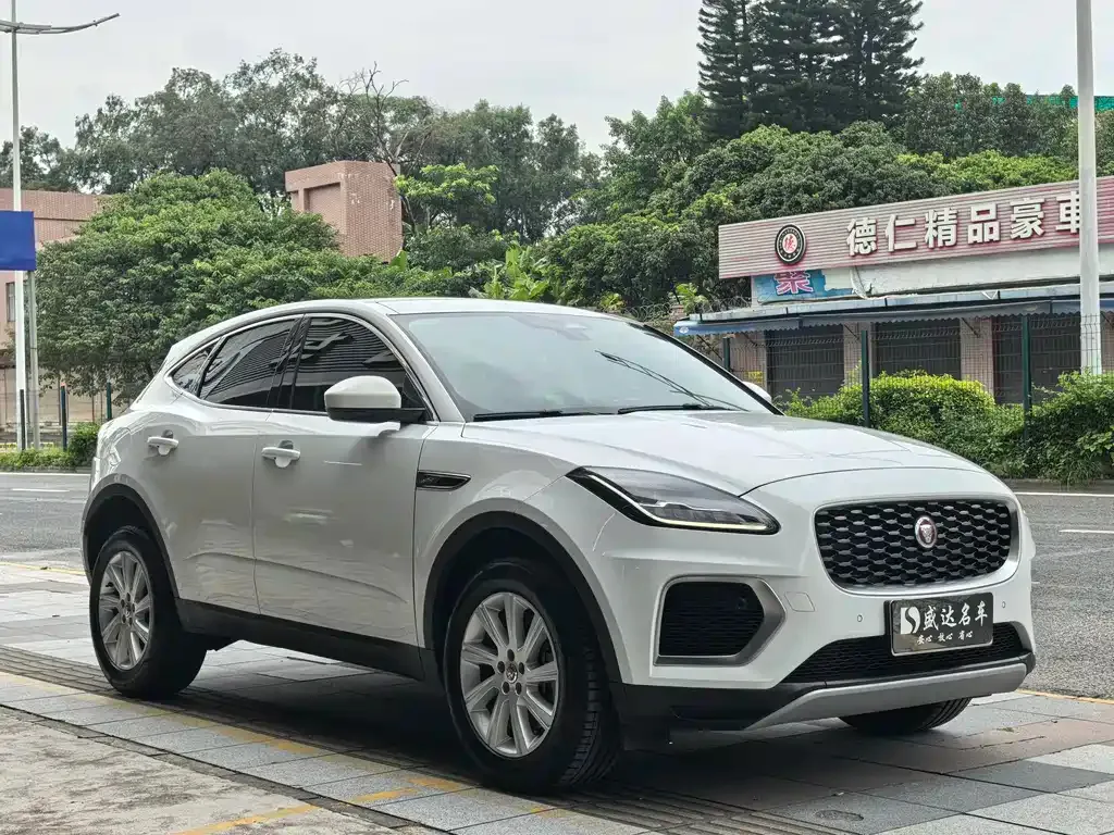 Jaguar E-PACE — фото 6