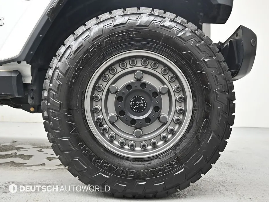 Jeep Wrangler — фото 10