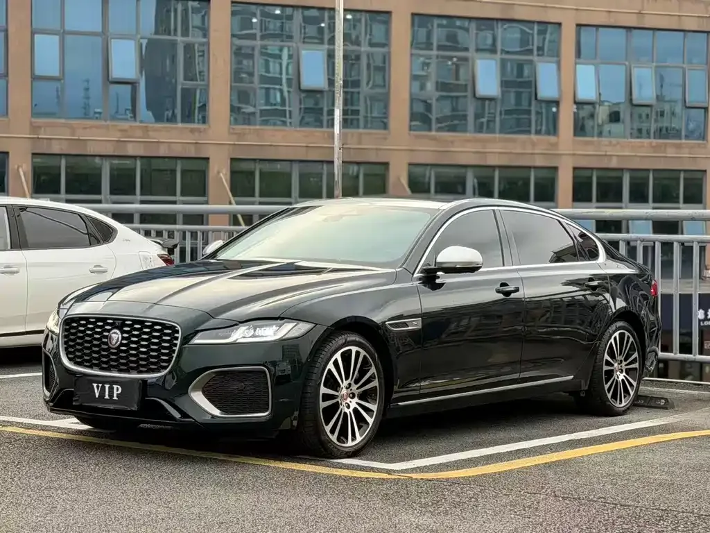 Jaguar XFL — фото 1