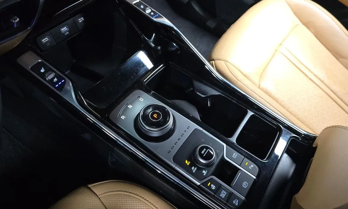 Kia Sorento — фото 8