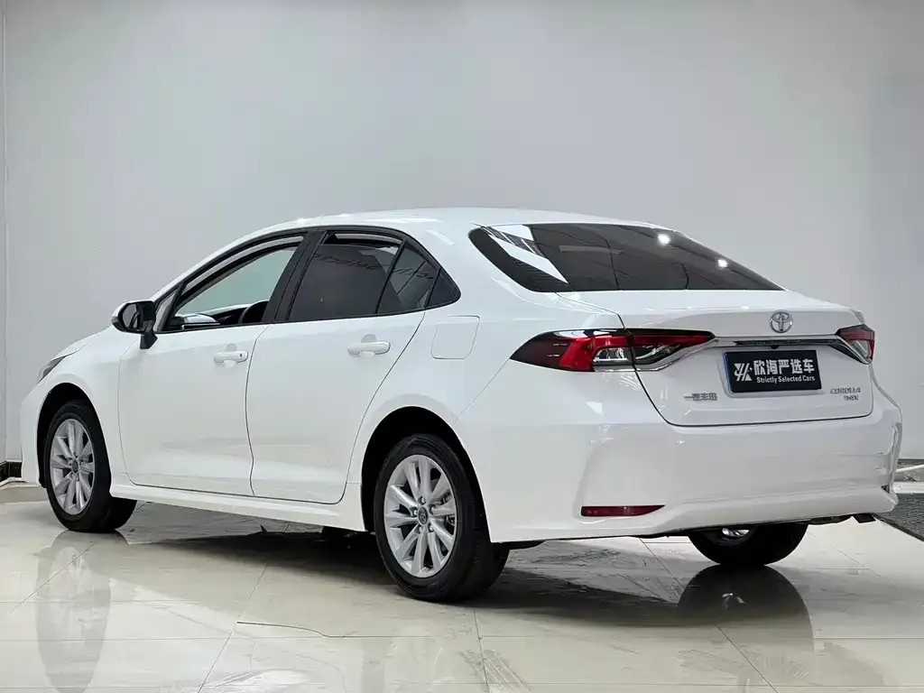 Toyota Corolla — фото 9
