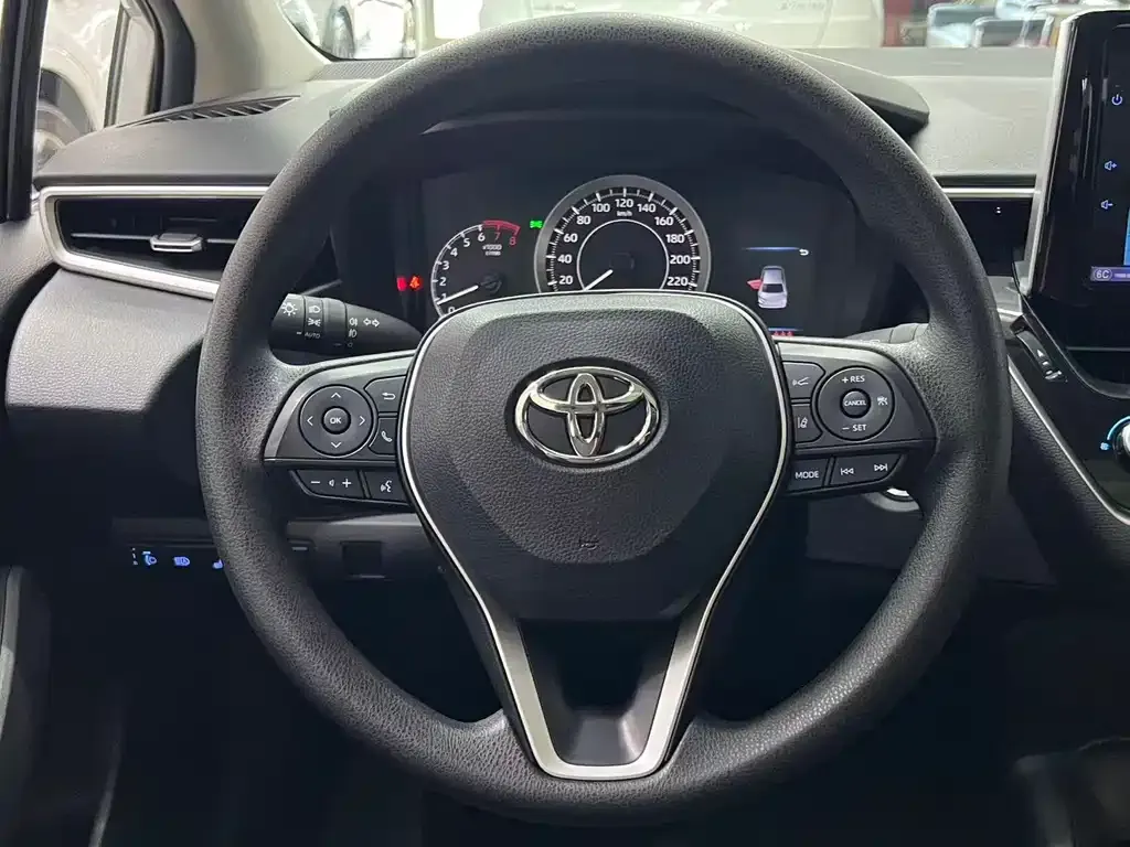 Toyota Corolla — фото 7