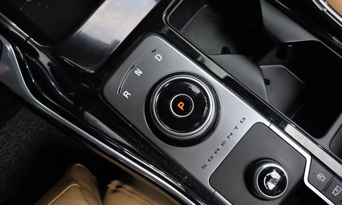 Kia Sorento — фото 9
