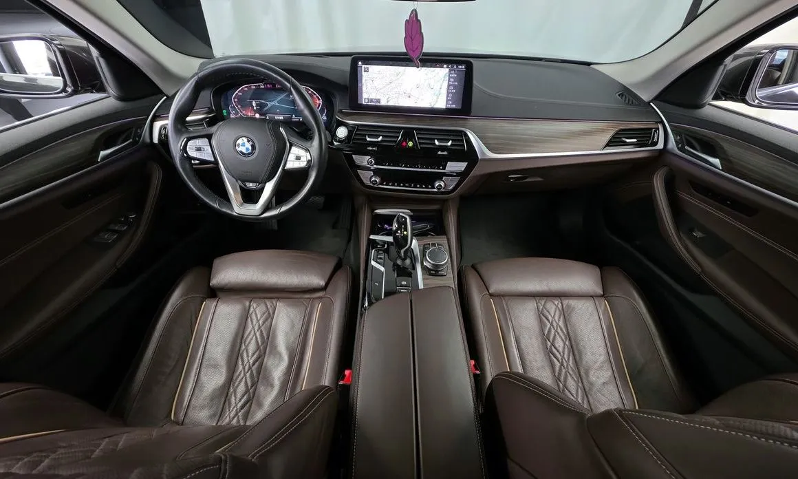 BMW 5-Series — фото 10
