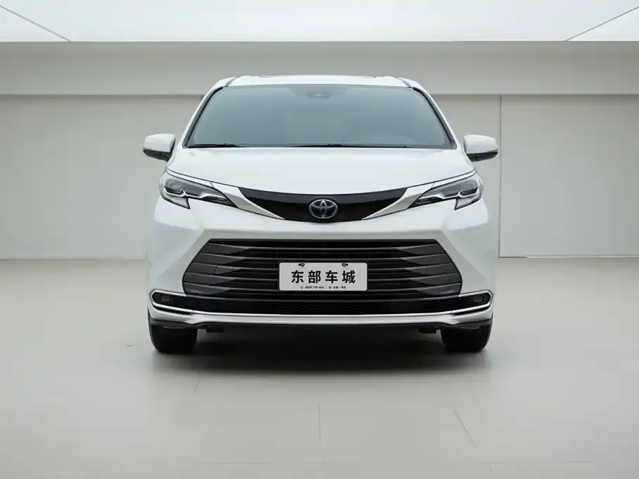 Toyota Sienna — фото 3