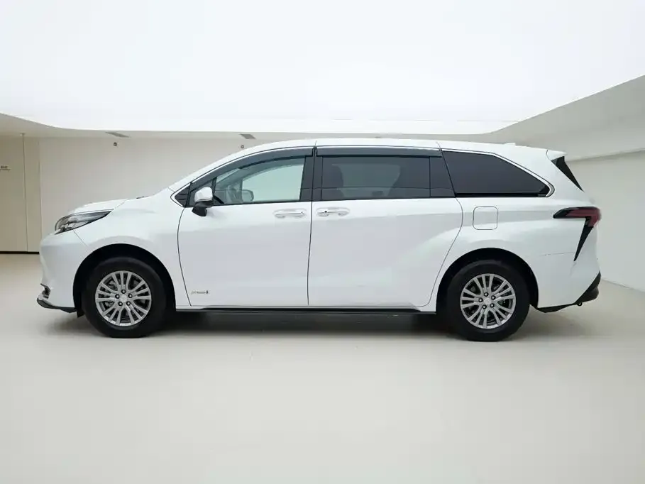 Toyota Sienna — фото 2