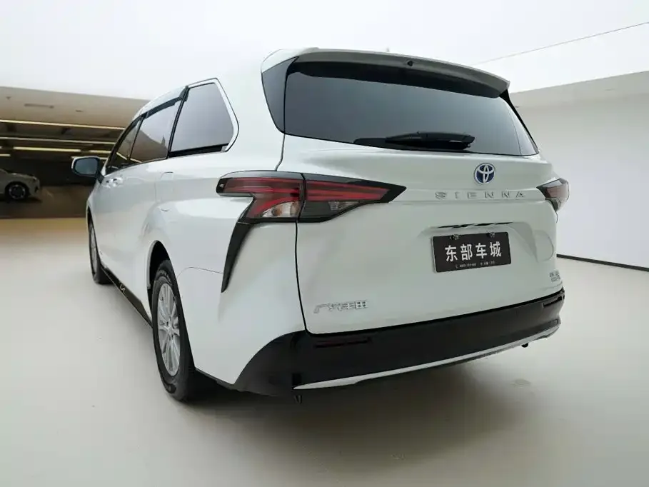 Toyota Sienna — фото 9