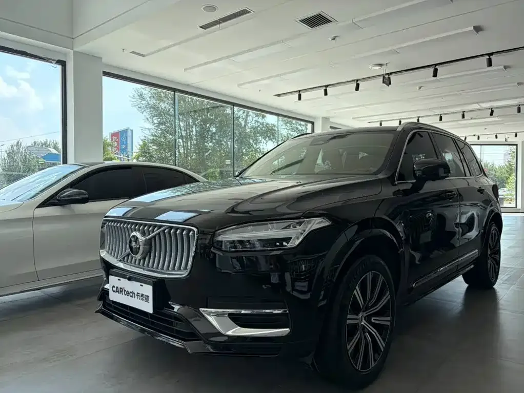 Volvo XC90 — фото 1