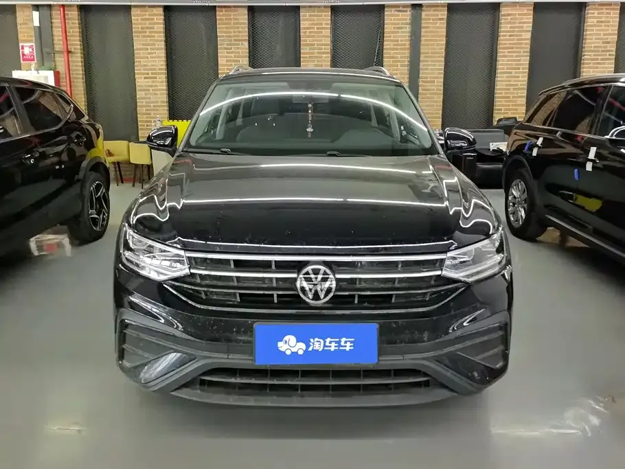 Volkswagen Tiguan L — фото 9