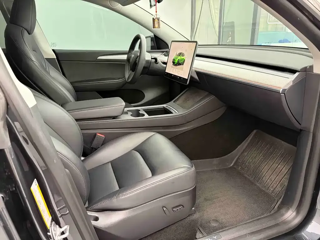 Tesla Model Y — фото 6