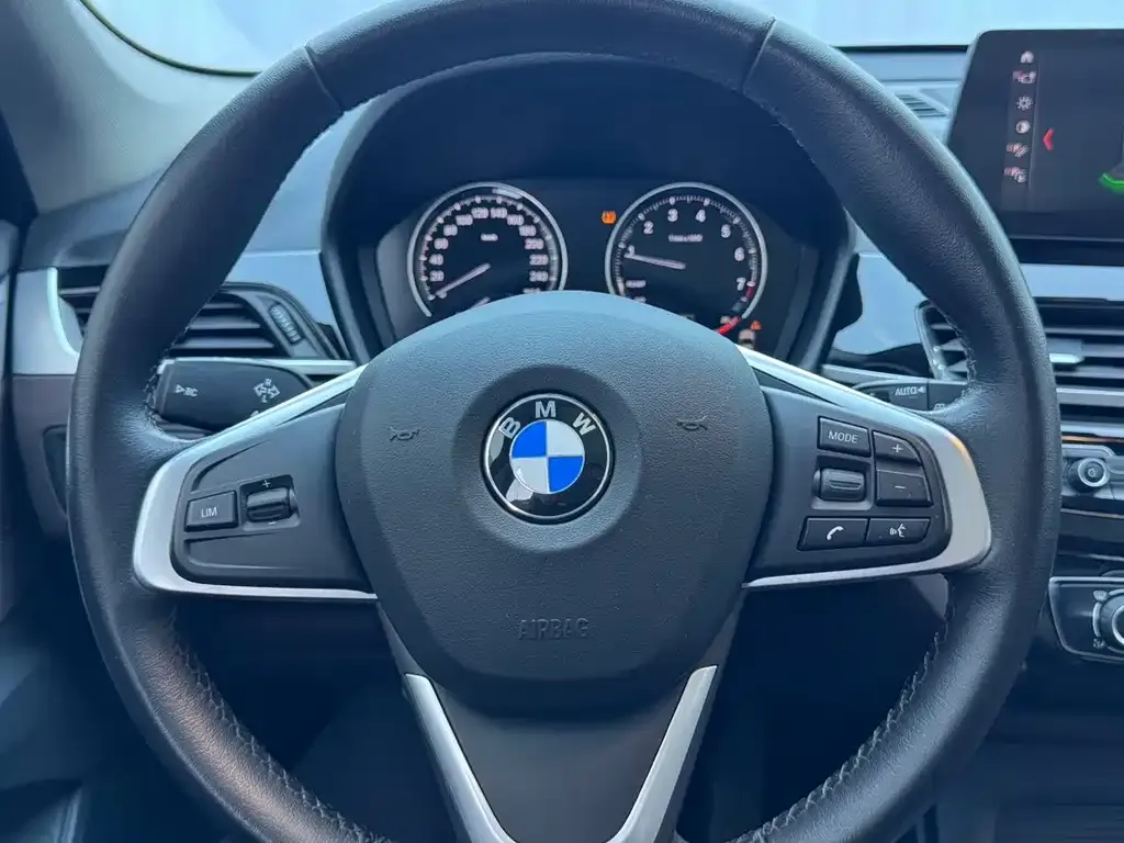 BMW X1 — фото 9
