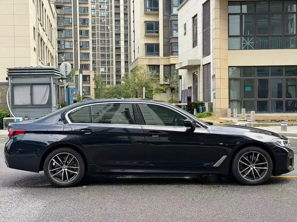 BMW 5 Series — фото 10