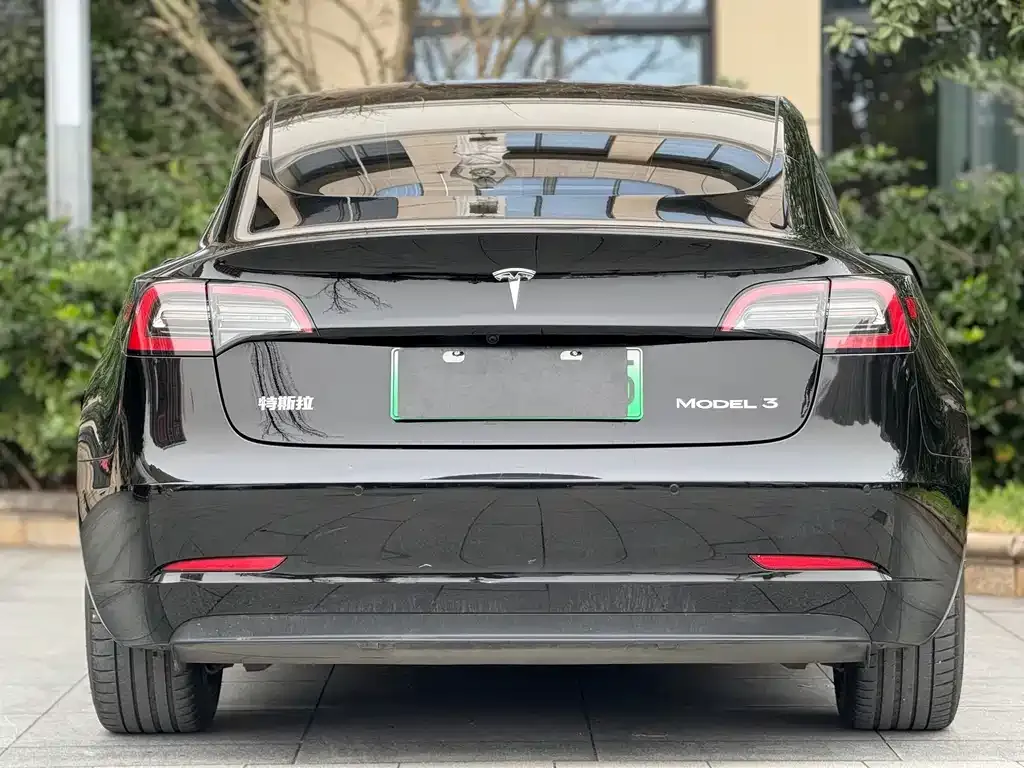 Tesla Model 3 — фото 4