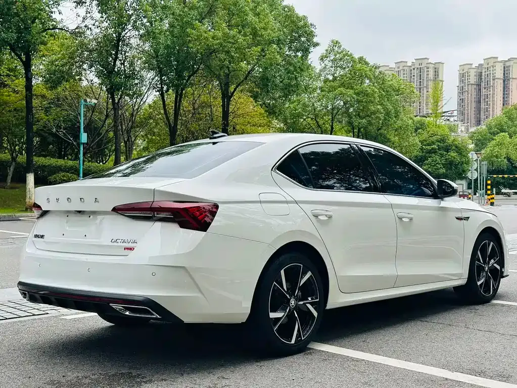 Skoda Octavia — фото 10