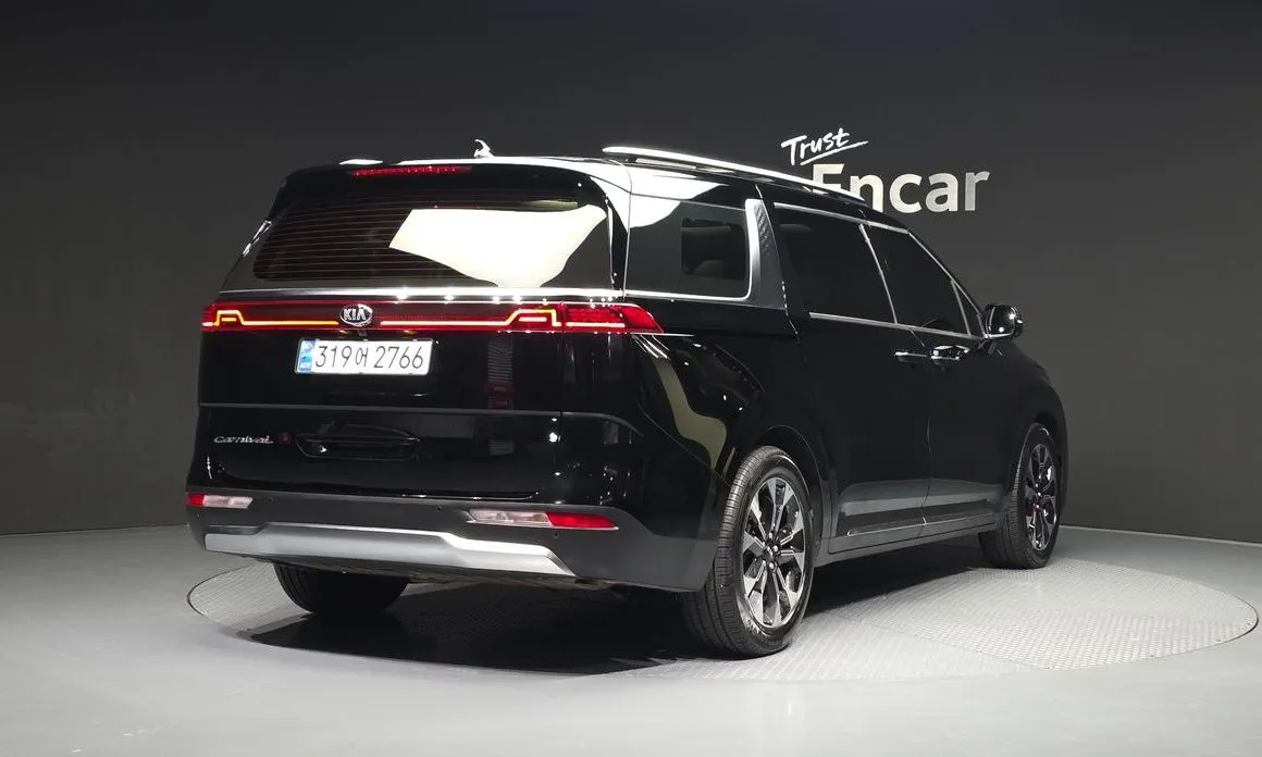 Kia Carnival — фото 4