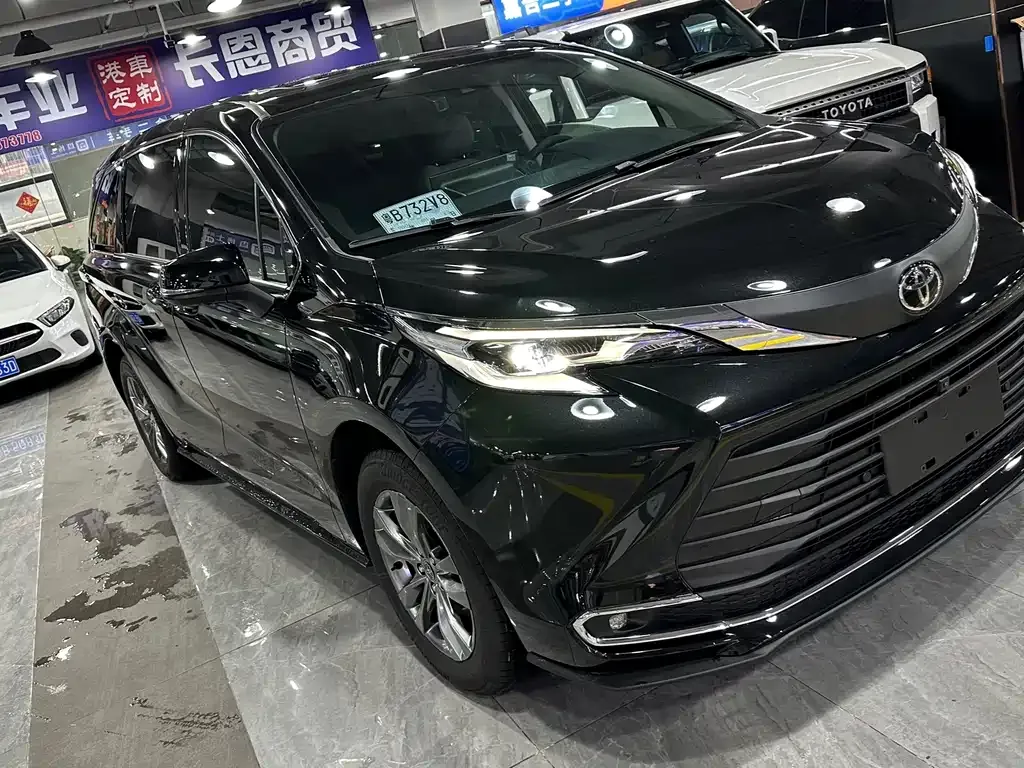 Toyota Sienna — фото 5