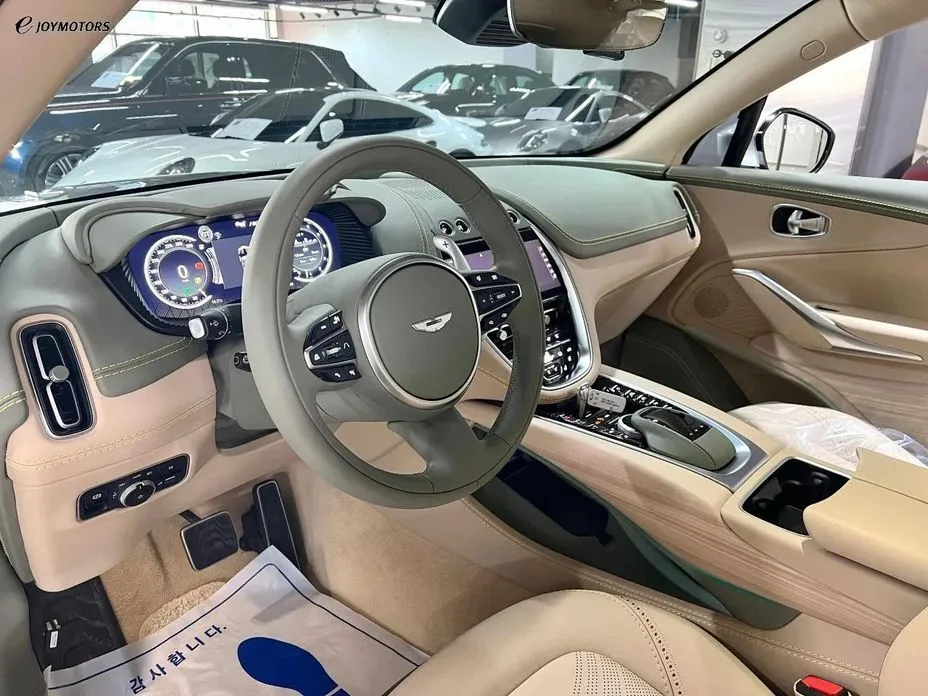 Aston Martin DBX — фото 5