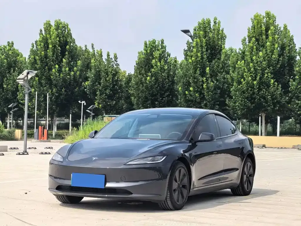 Tesla Model 3 — фото 1