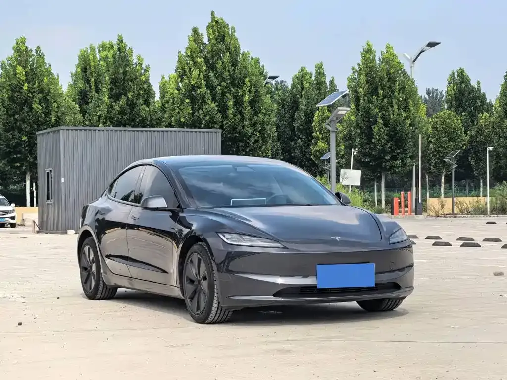 Tesla Model 3 — фото 9