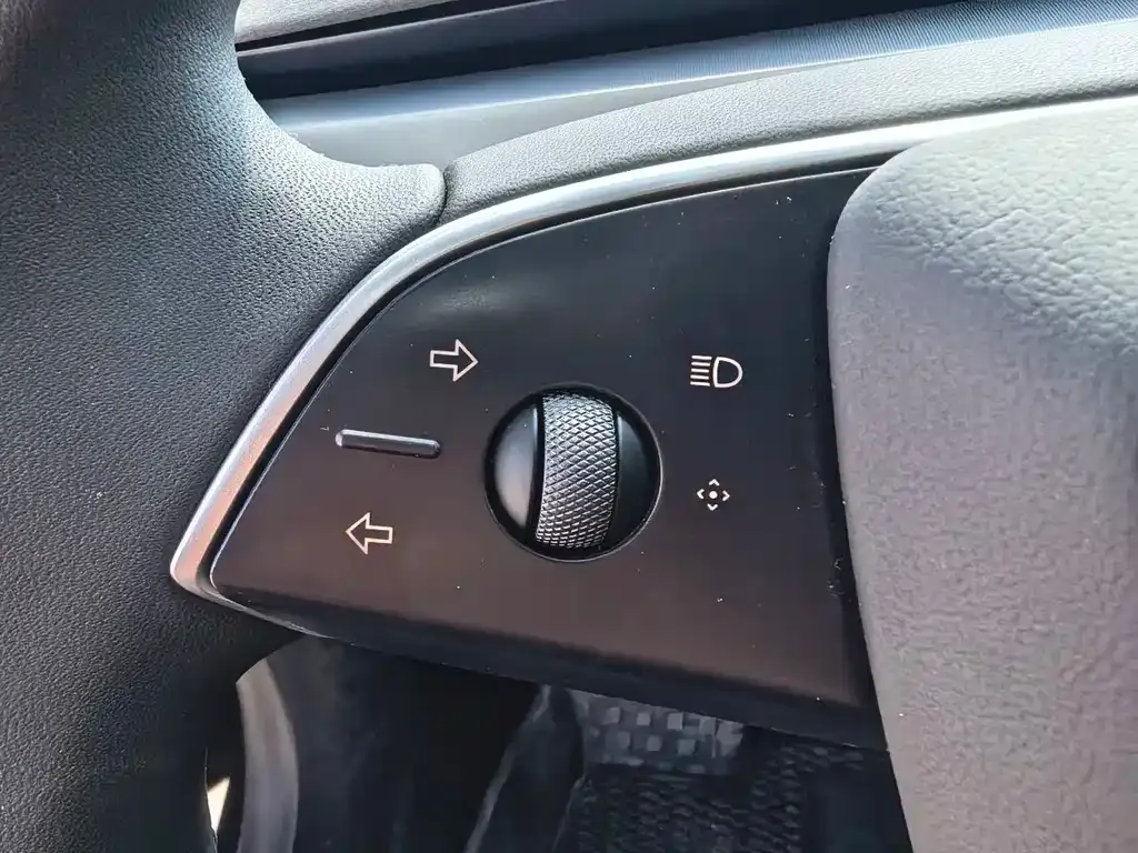 Tesla Model 3 — фото 5