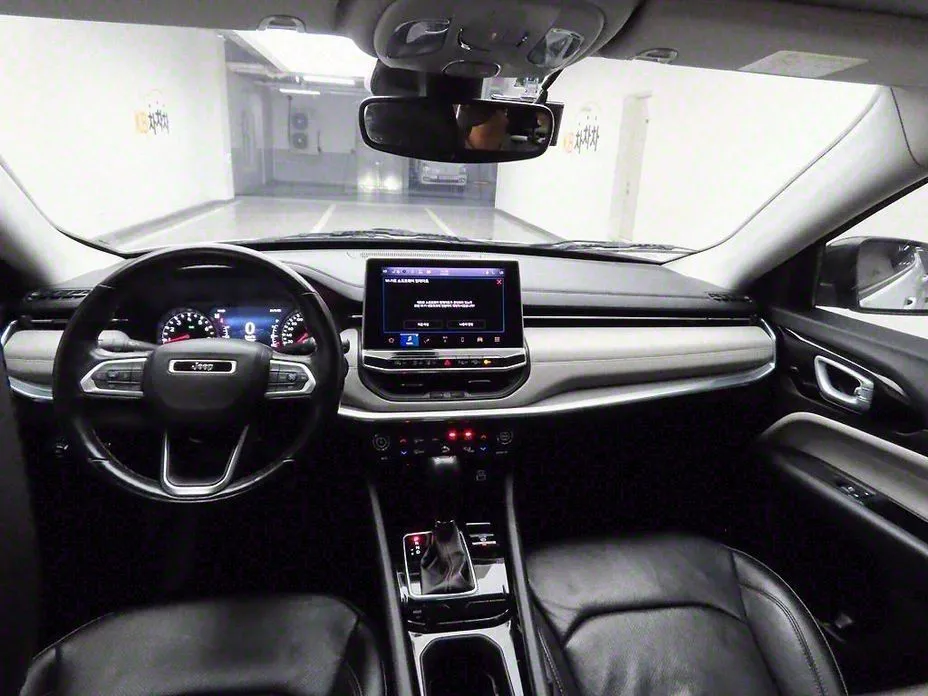 Jeep Compass — фото 8