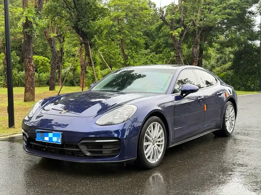 Porsche Panamera — фото 1