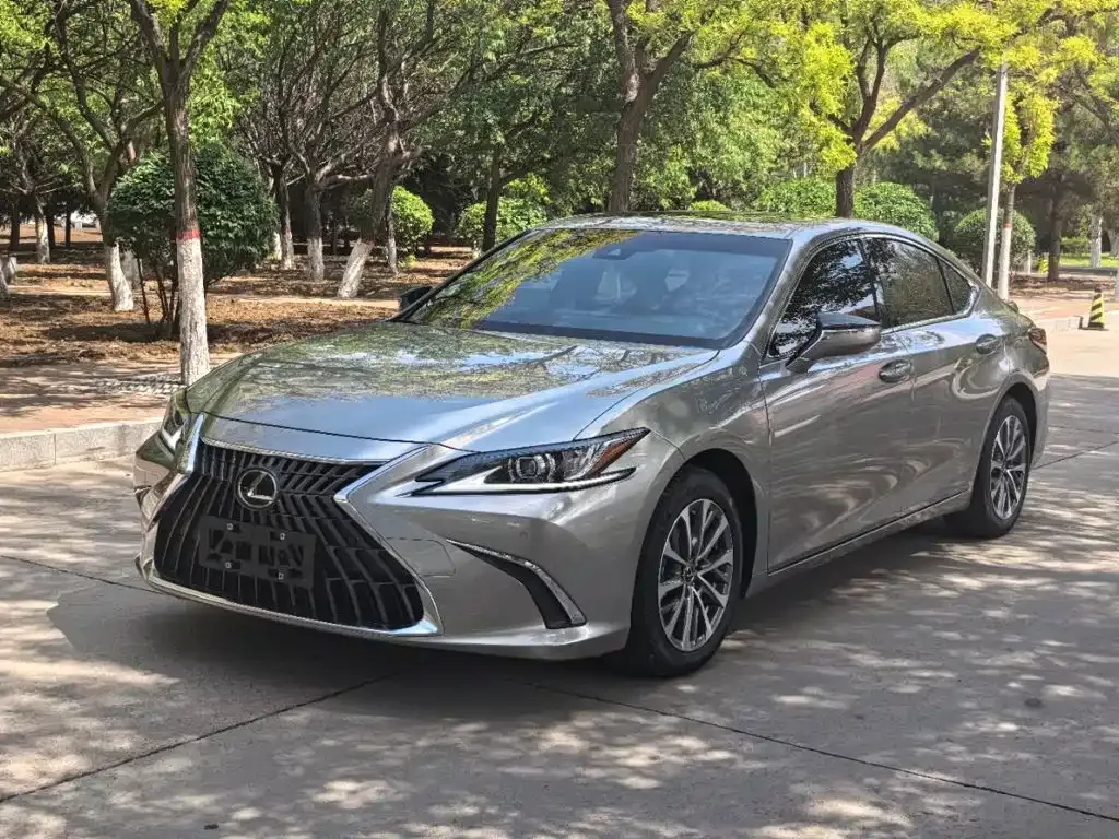Lexus ES — фото 1