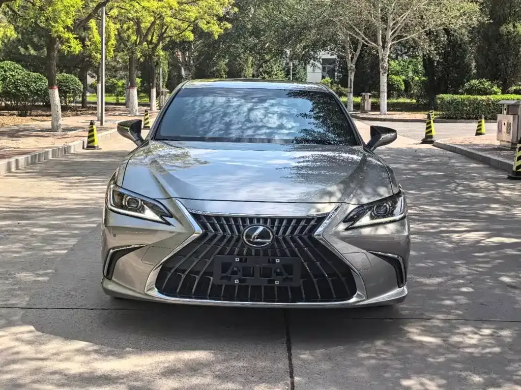 Lexus ES — фото 5