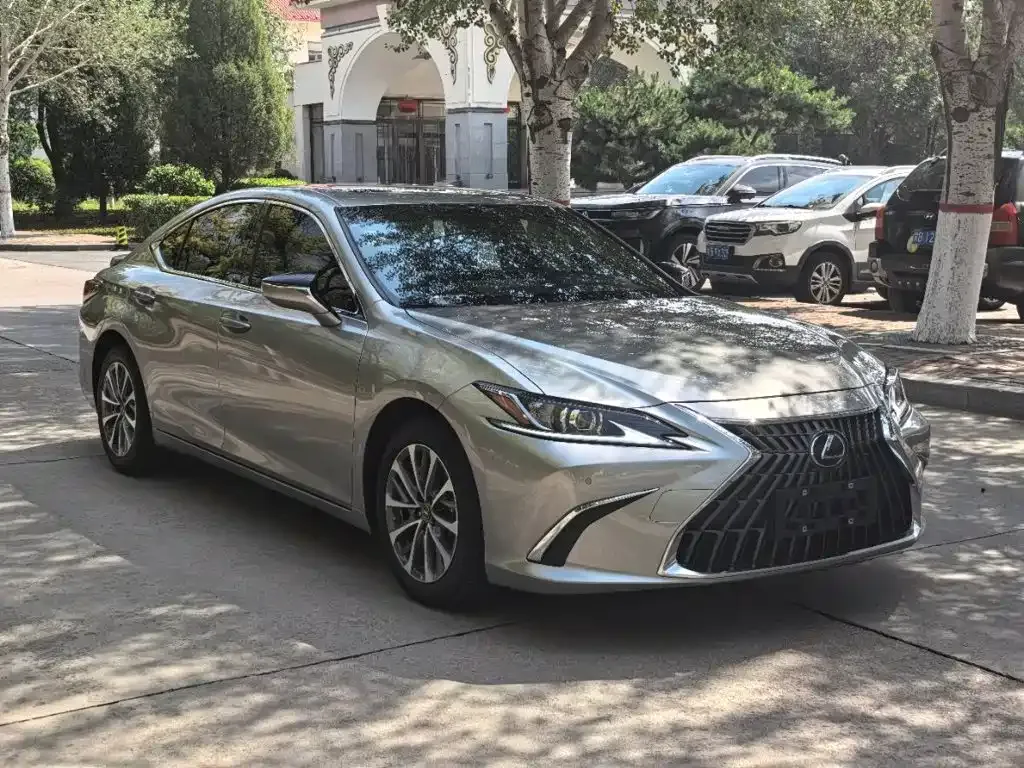 Lexus ES — фото 8