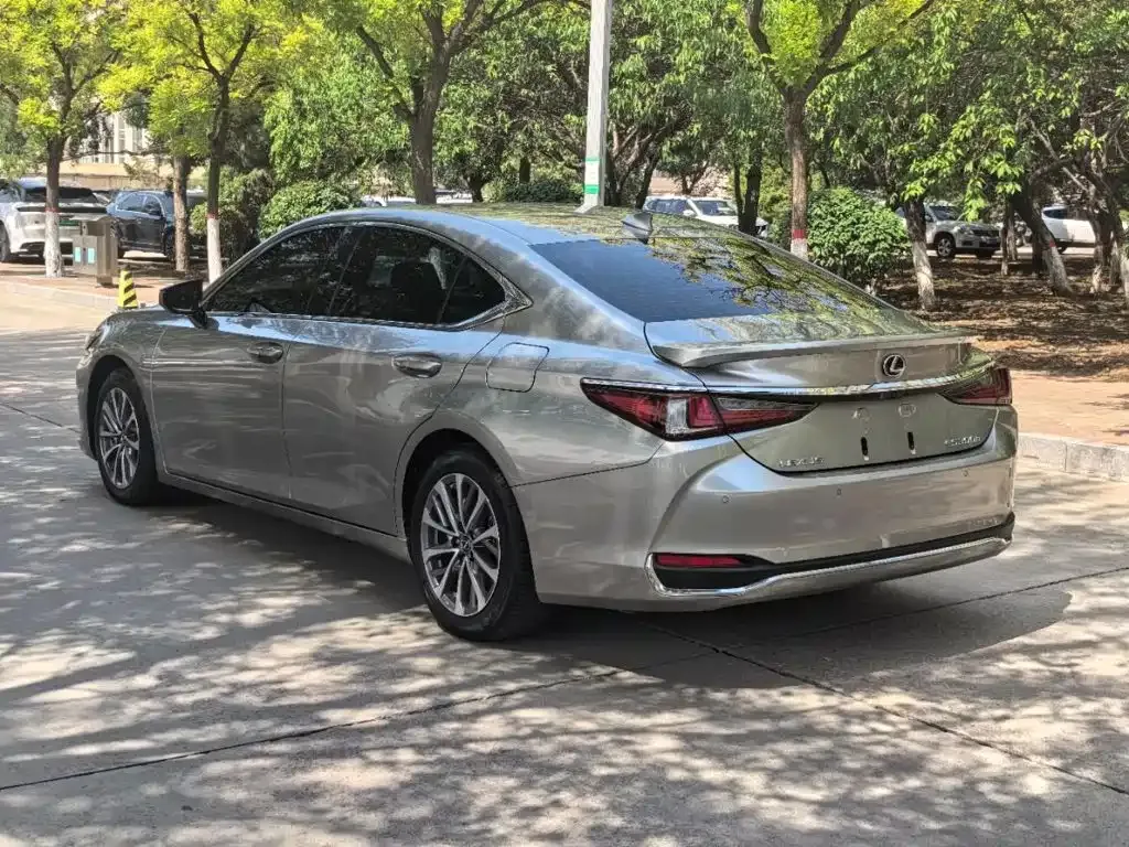 Lexus ES — фото 9