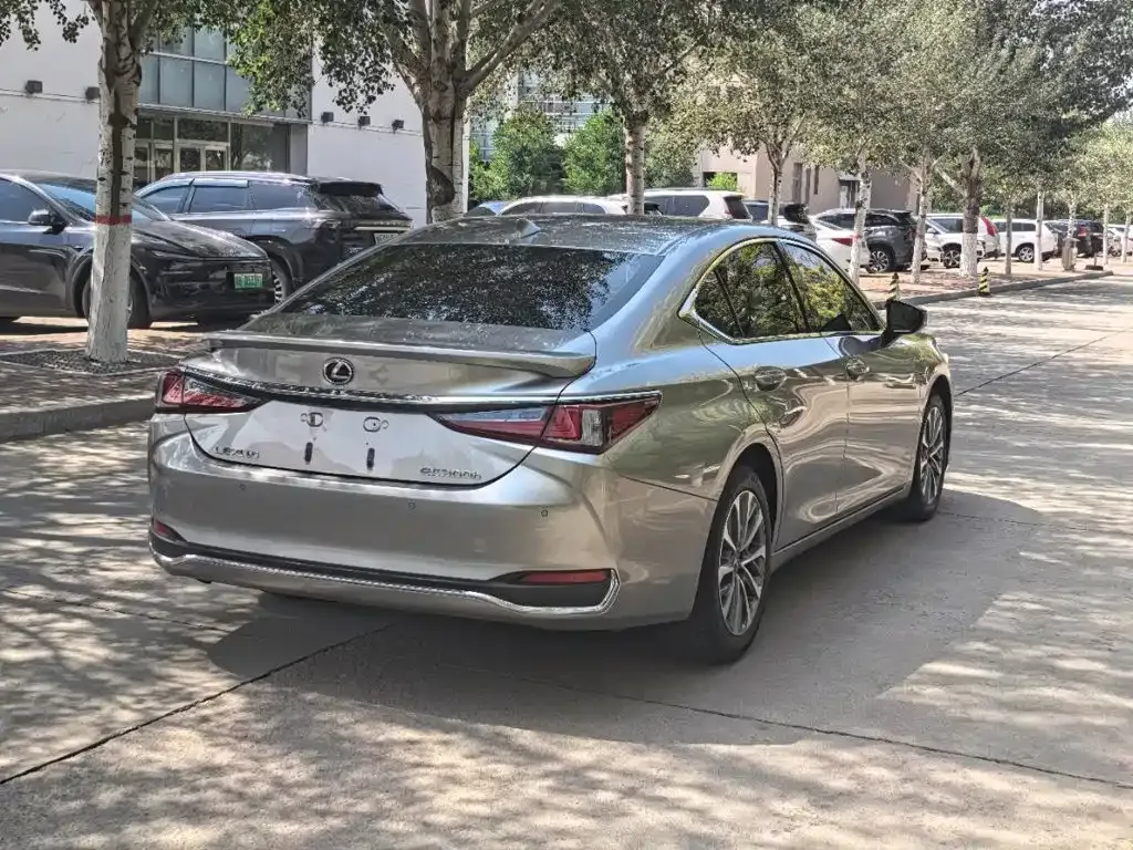 Lexus ES — фото 4