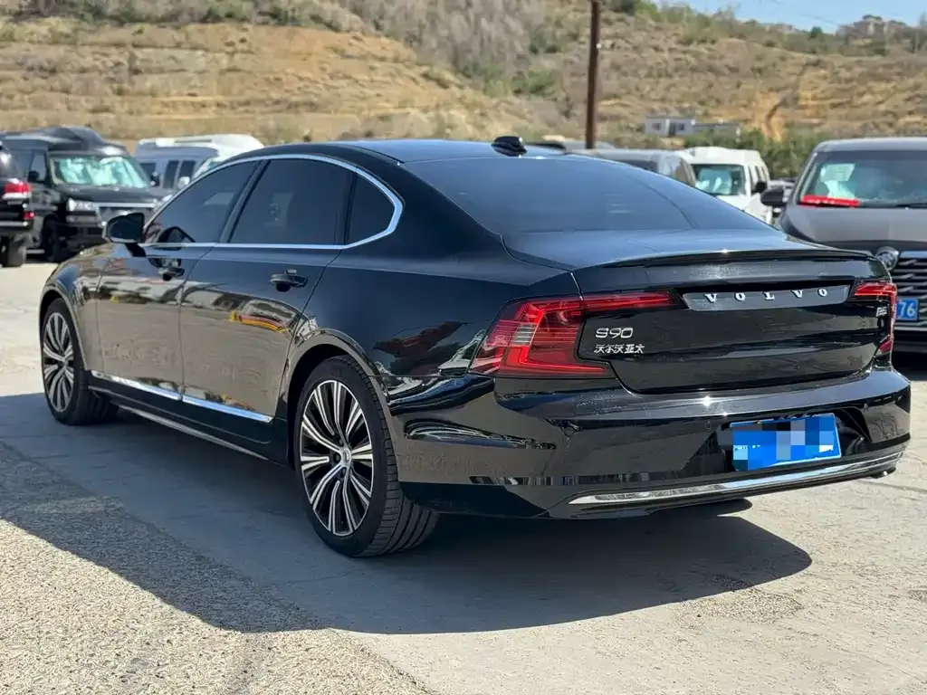Volvo S90 — фото 8