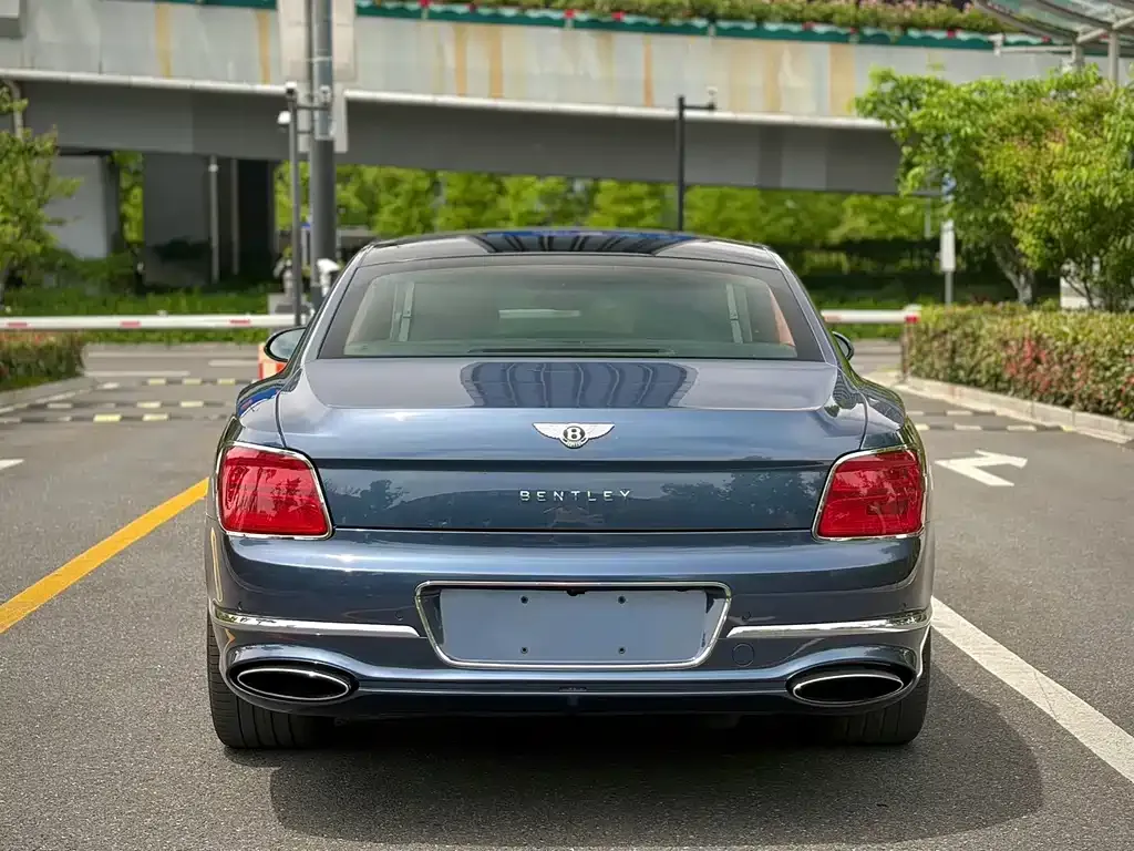 Bentley Flying Spur — фото 5