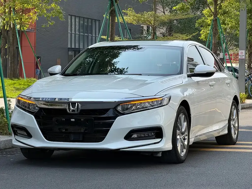 Honda Accord — фото 1