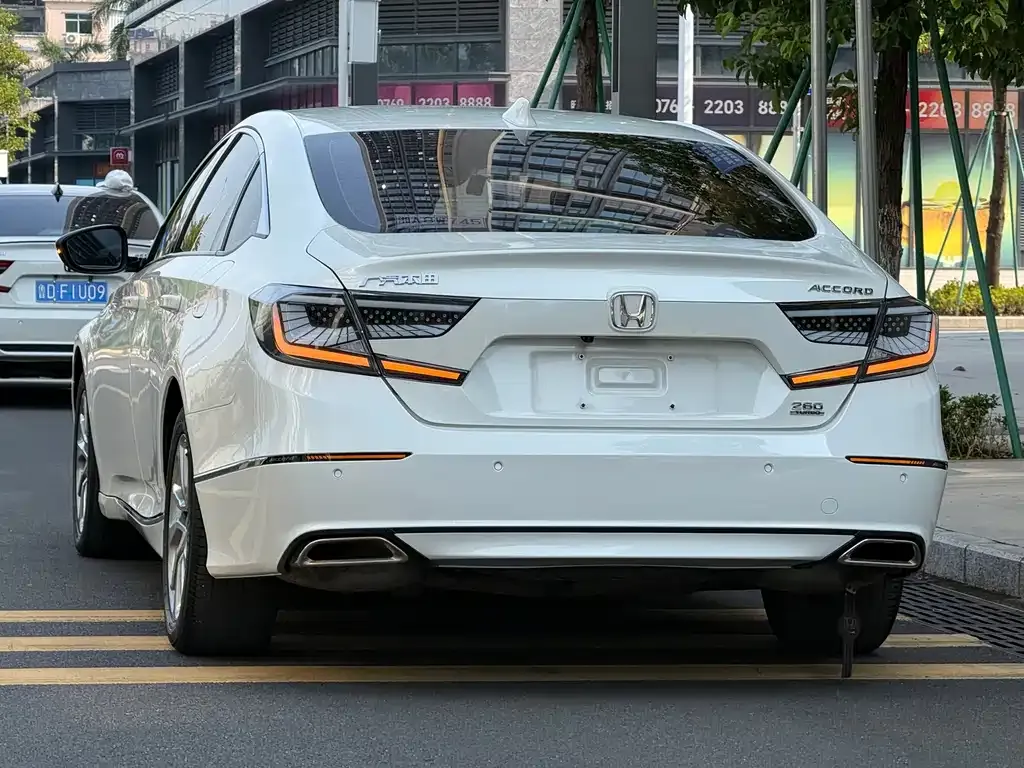Honda Accord — фото 3