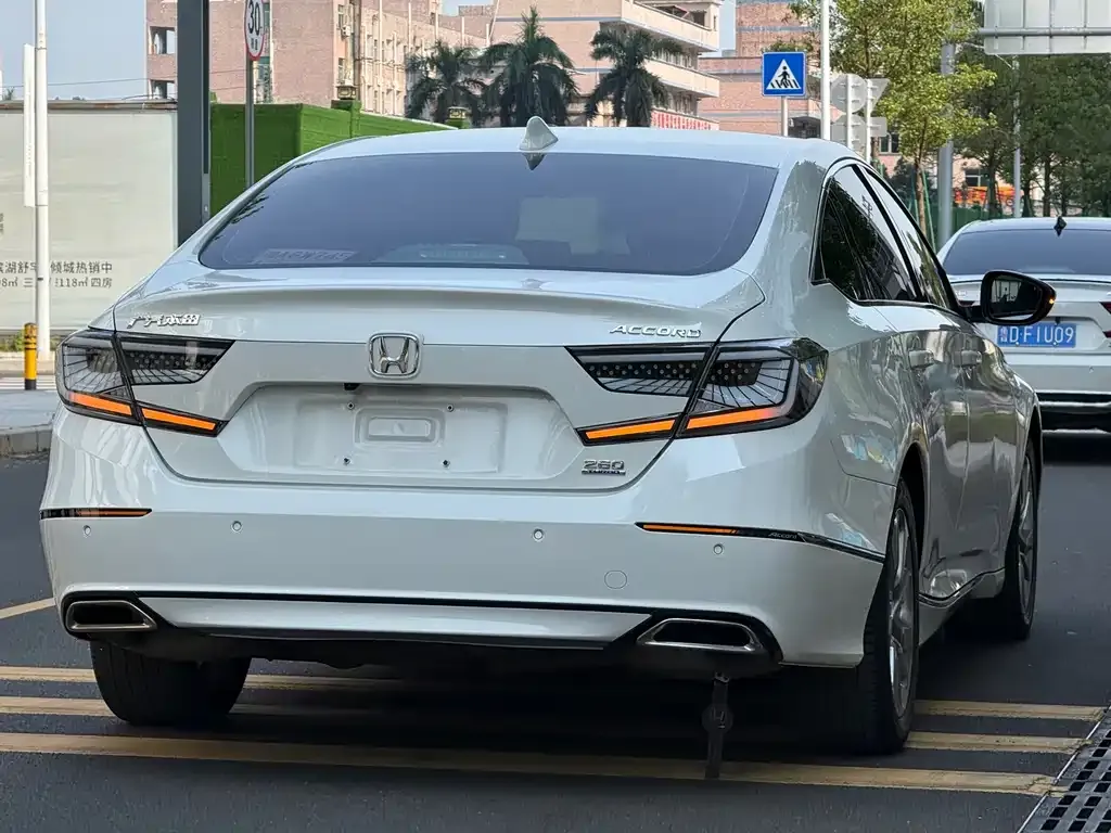 Honda Accord — фото 8