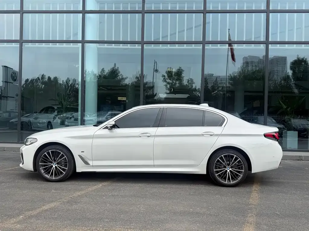 BMW 5 Series — фото 4