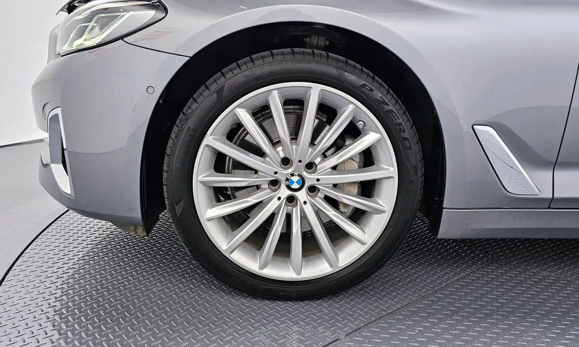BMW 5-Series — фото 10