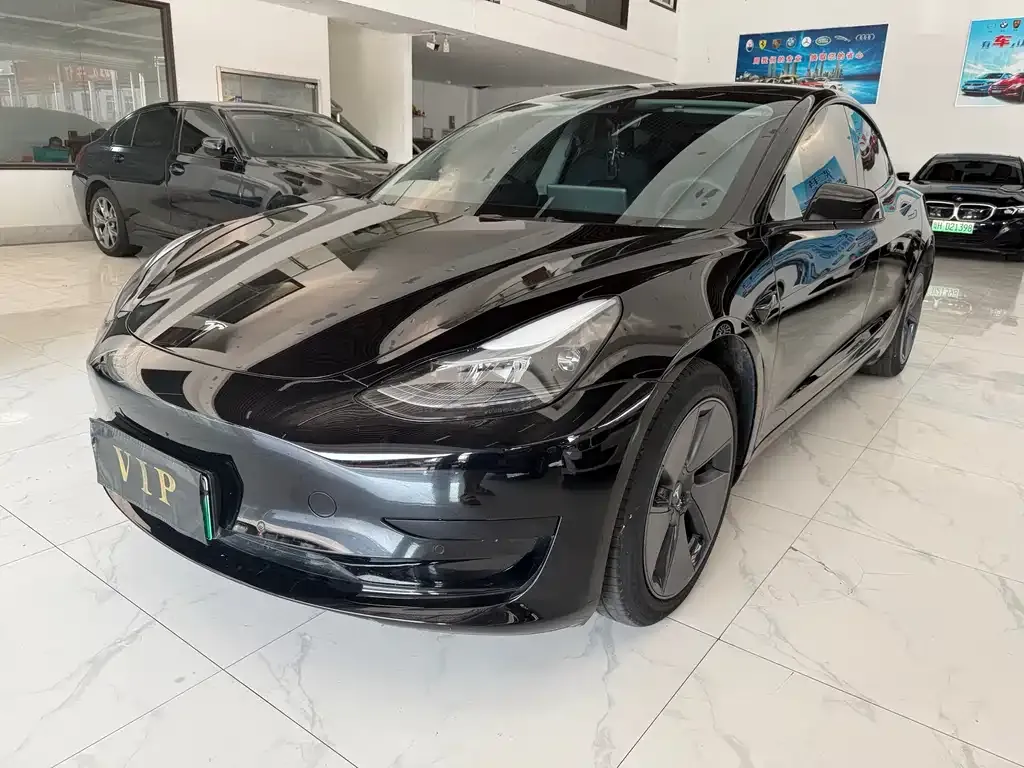 Tesla Model 3 — фото 1