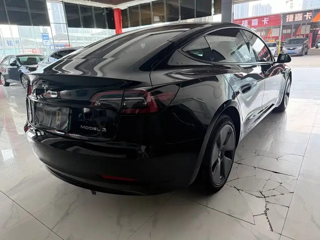 Tesla Model 3 — фото 5