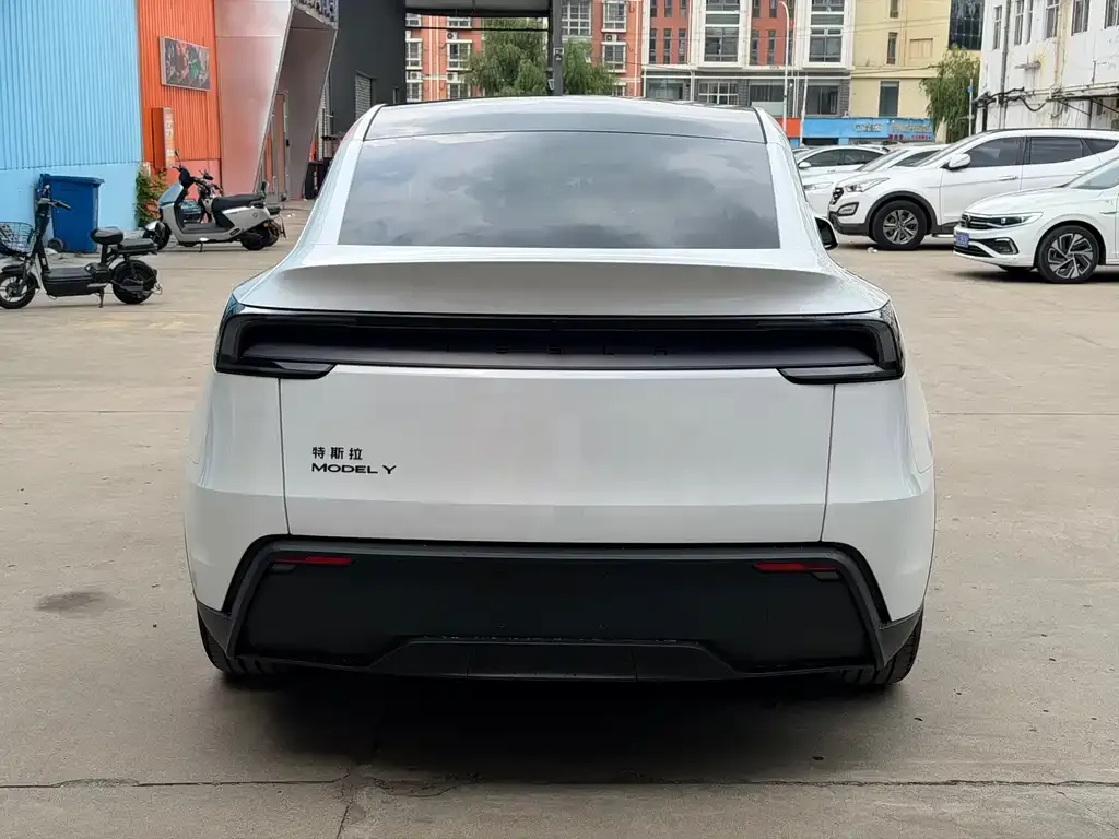 Tesla Model Y — фото 4