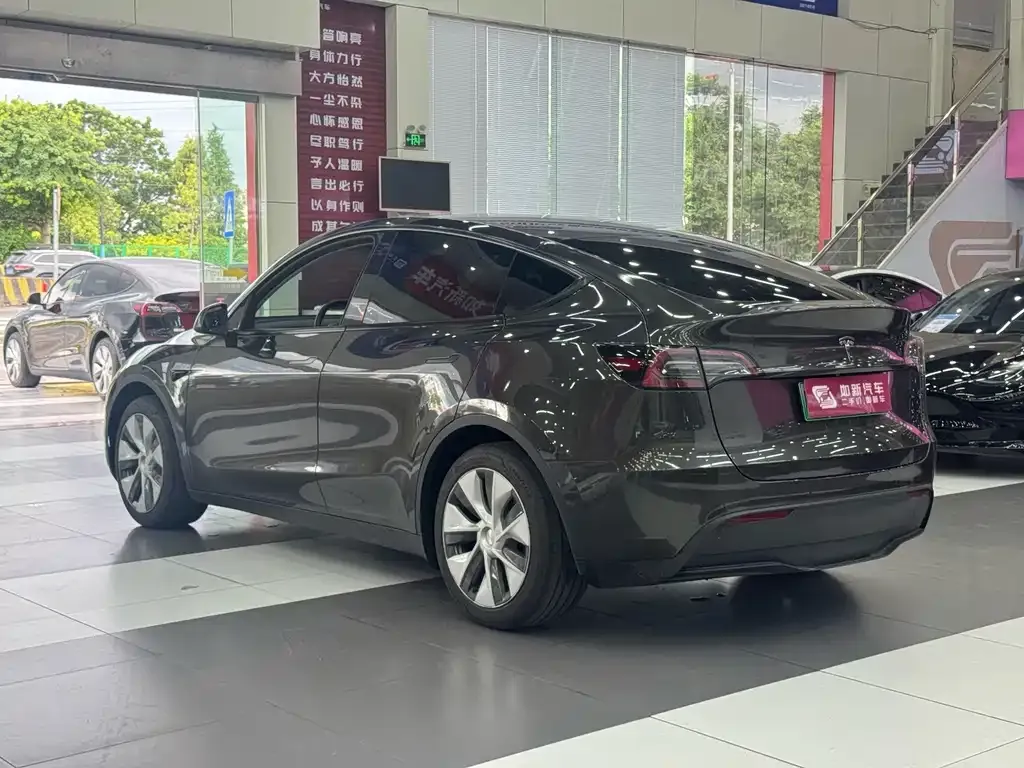 Tesla Model Y — фото 3
