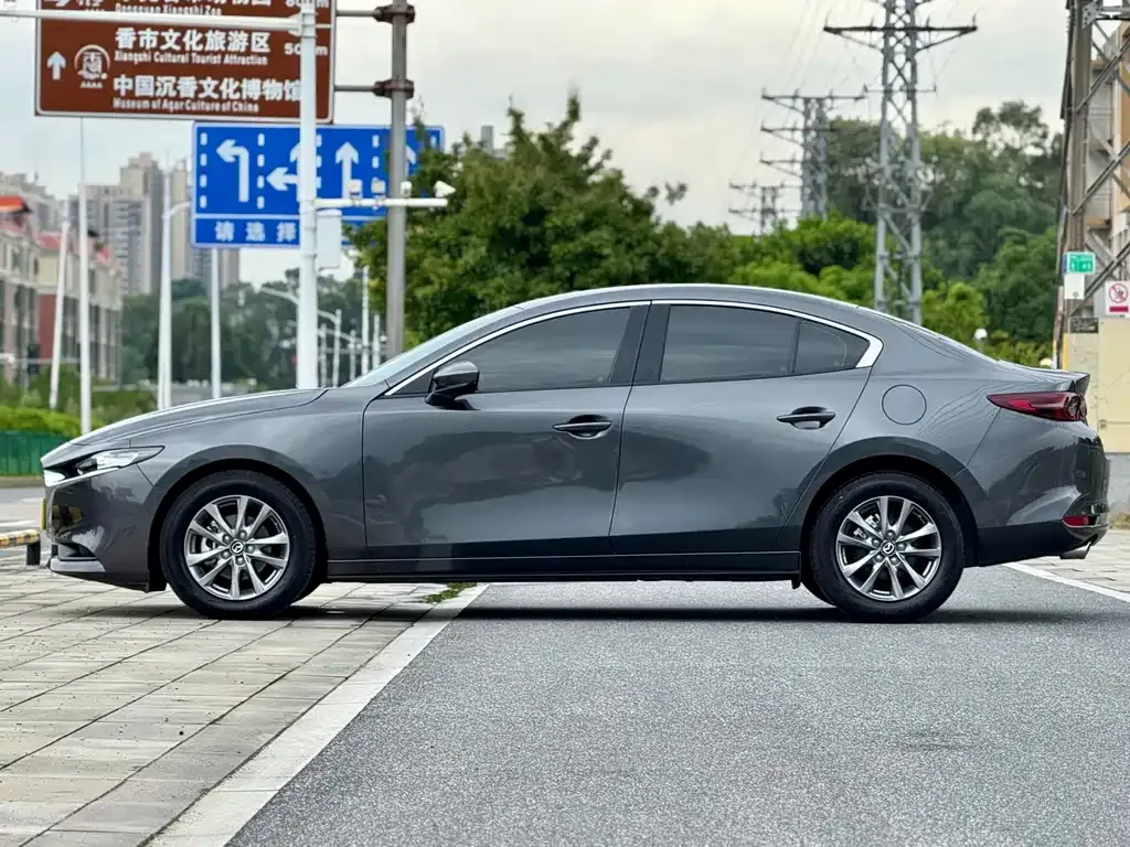Mazda 3 Axela — фото 10