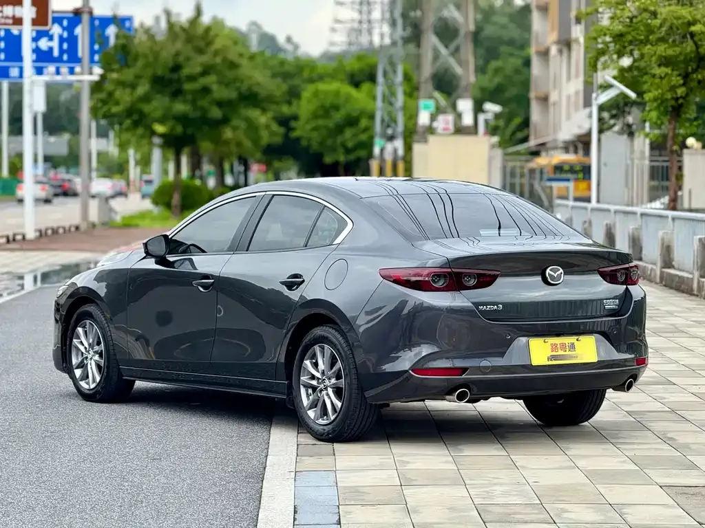 Mazda 3 Axela — фото 4
