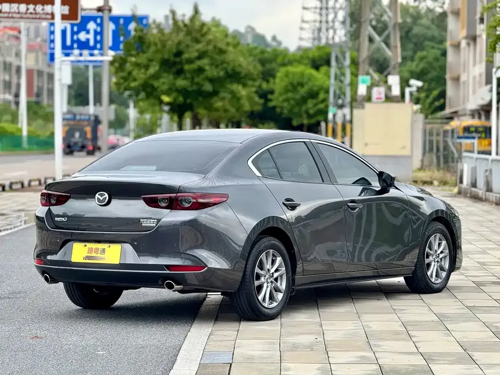 Mazda 3 Axela — фото 8