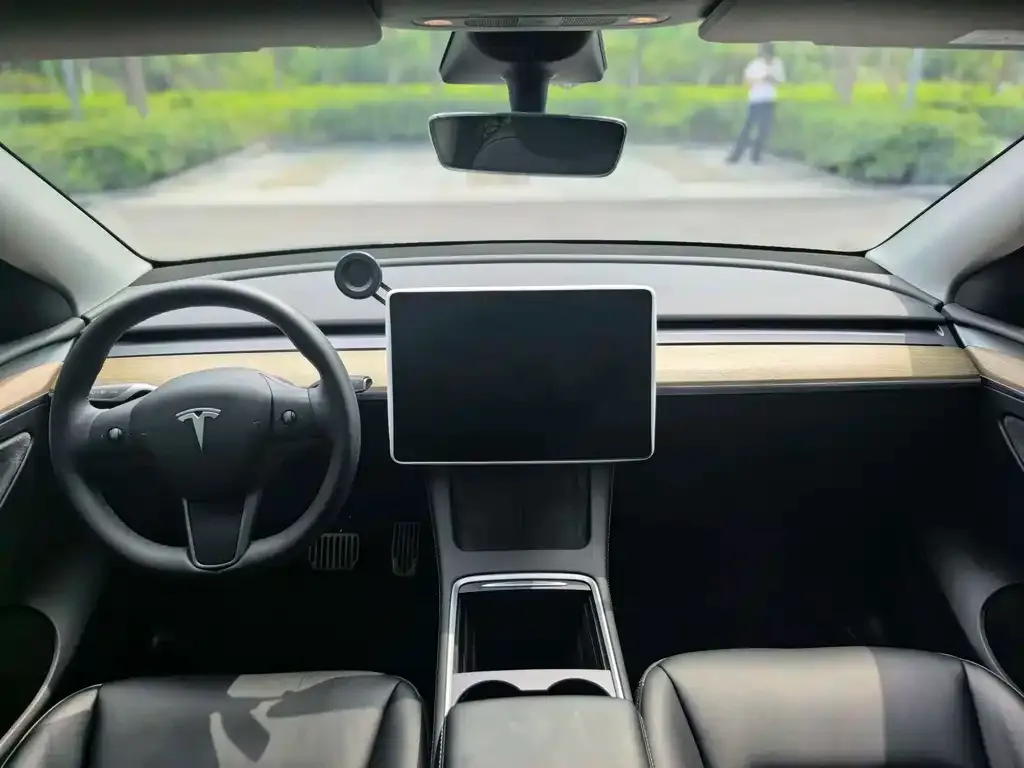 Tesla Model Y — фото 4