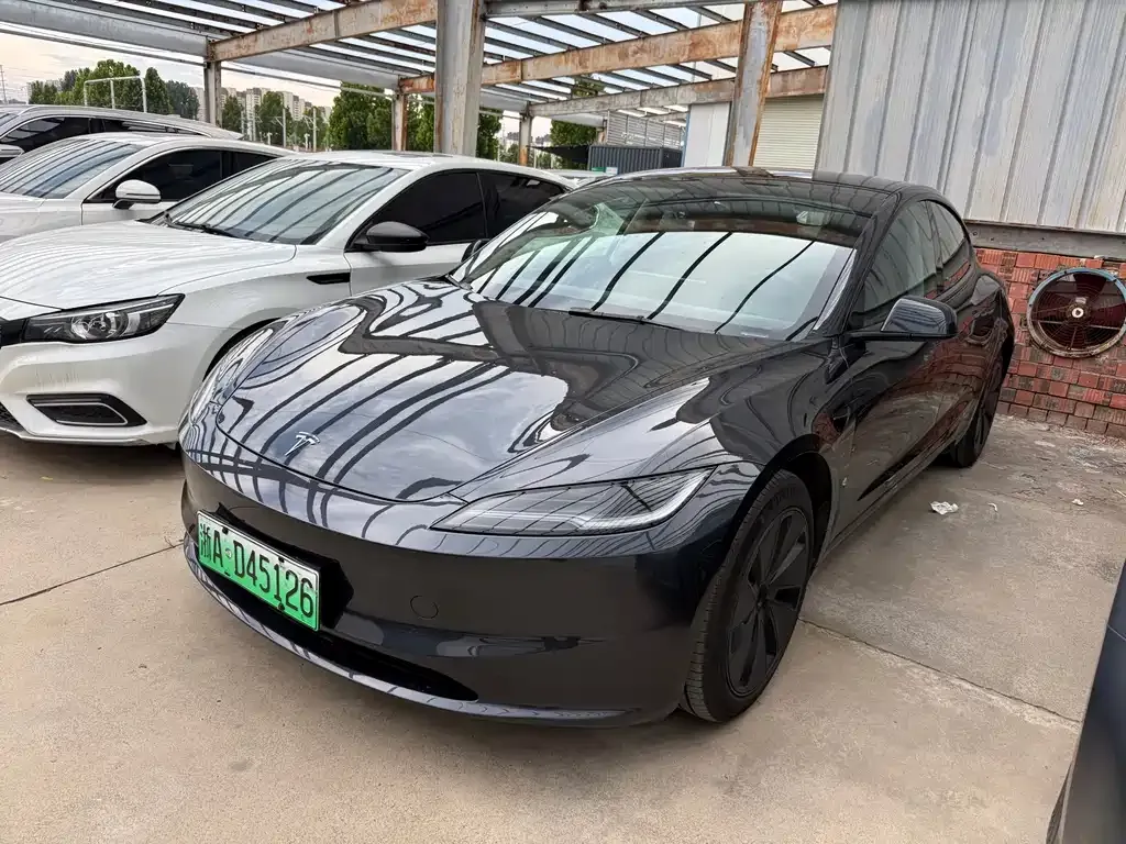 Tesla Model 3 — фото 1