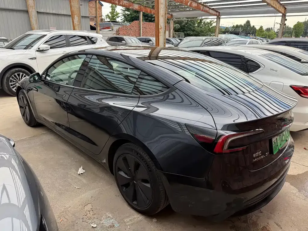 Tesla Model 3 — фото 9
