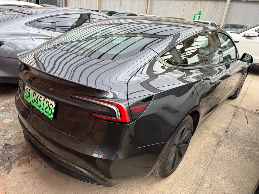 Tesla Model 3 — фото 7